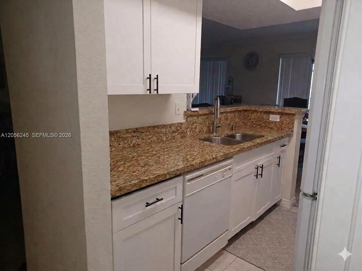 Foto de propiedad en 15599 SW 106th Lane 1207, Miami, FL 33196 Miami con MLS# 