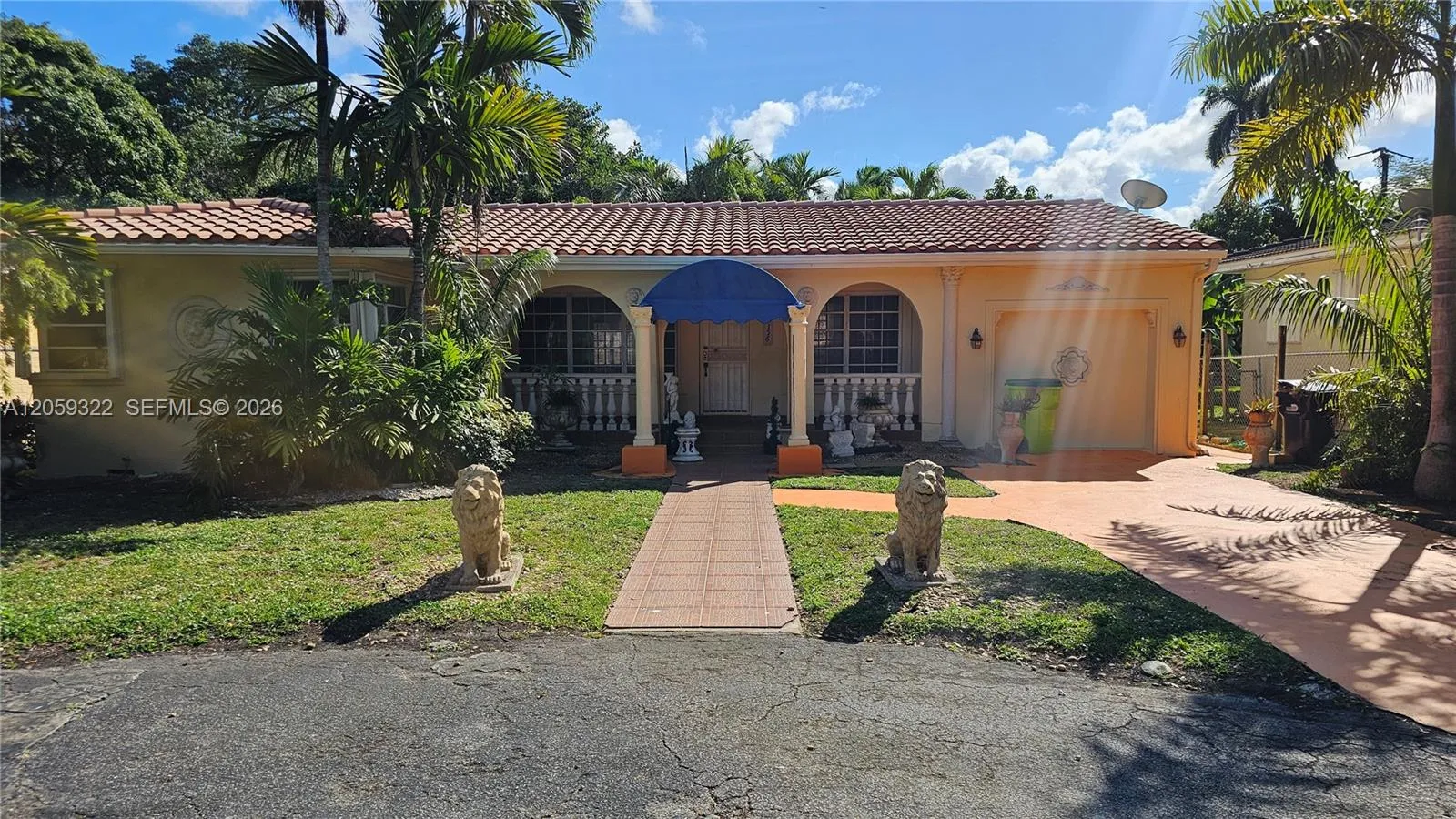 Foto de propiedad en 156 NW 88th Street, El Portal, FL 33150 El Portal con MLS# 