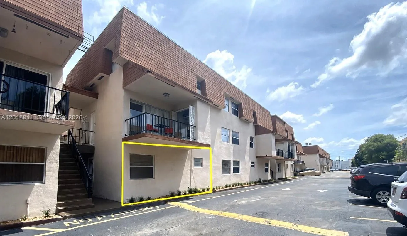 Vendido 1560 W 46th Street 117, Hialeah, FL 33012, Hialeah, FL 33012