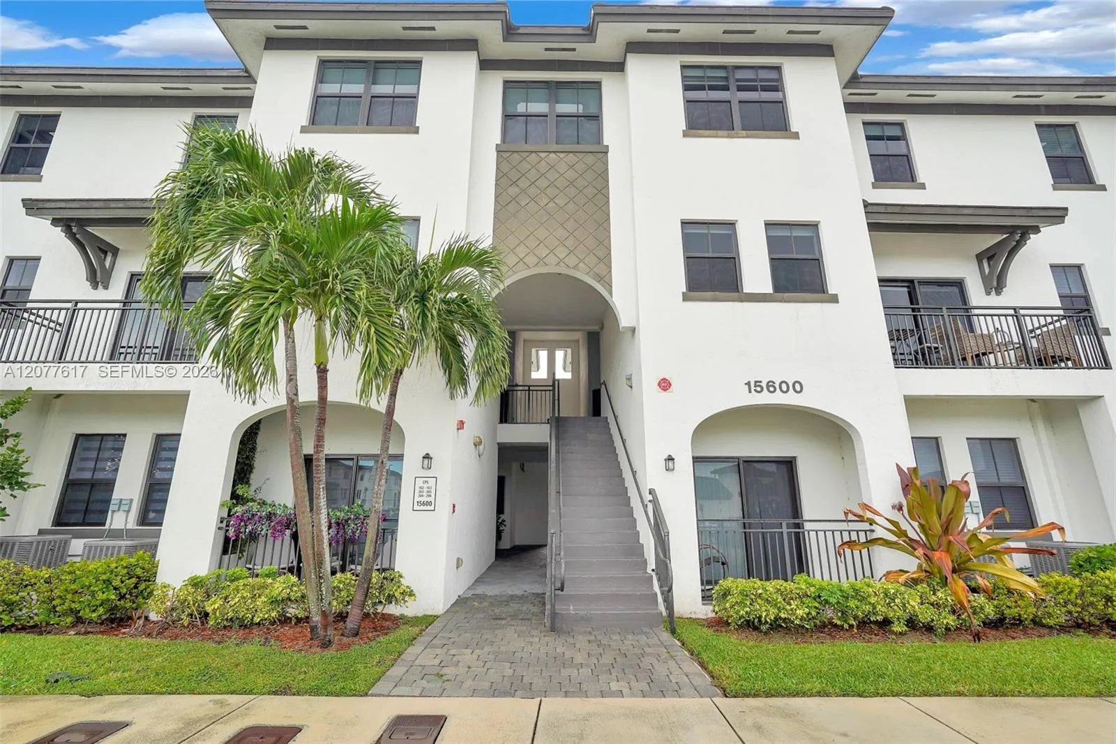 Foto de propiedad en 15600 SW 136th Street 102, Miami, FL 33196 Miami con MLS# 