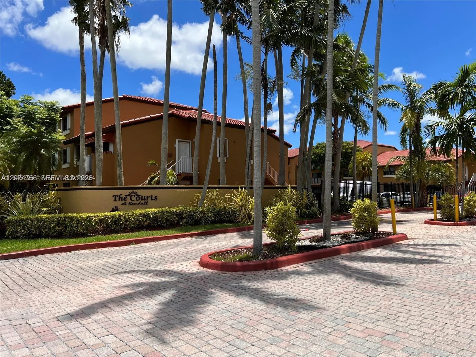 Foto de propiedad en 15600 SW 80th Street L-102, Miami, FL 33193 Miami con MLS# 