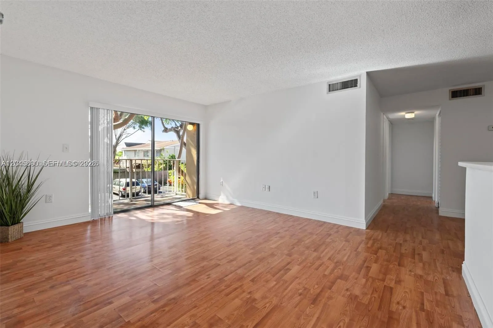 Foto de propiedad en 15600 SW 80th Street L-203, Miami, FL 33193 Miami con MLS# 