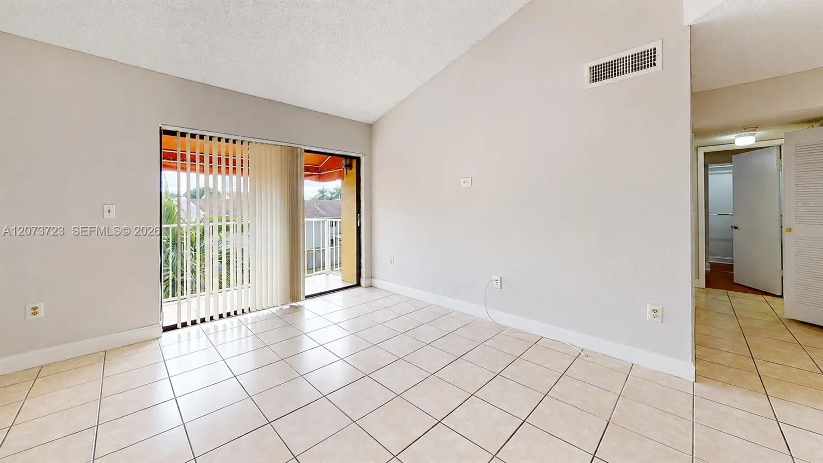 Foto de propiedad en 15600 SW 80th Street L-304, Miami, FL 33193 Miami con MLS# 