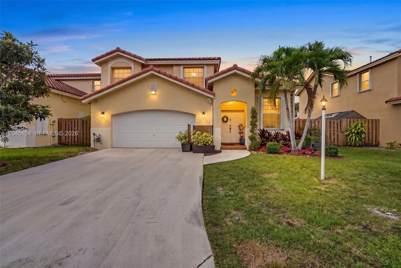 Foto de propiedad en 15602 SW 109th Terrace, Miami, FL 33196 Miami con MLS# 
