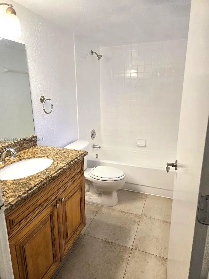 Foto de propiedad en 1561 Balfour Point Drive F, West Palm Beach, FL 33411 West Palm Beach con MLS# 
