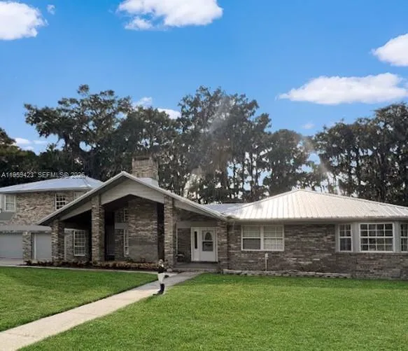 Foto de propiedad en 15618 SE Us Highway 301, FL 32640  con MLS# 