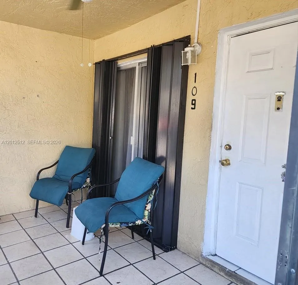 Foto de propiedad en 15619 SW 73rd Cir Terrace 10-9, Miami, FL 33193 Miami con MLS# 