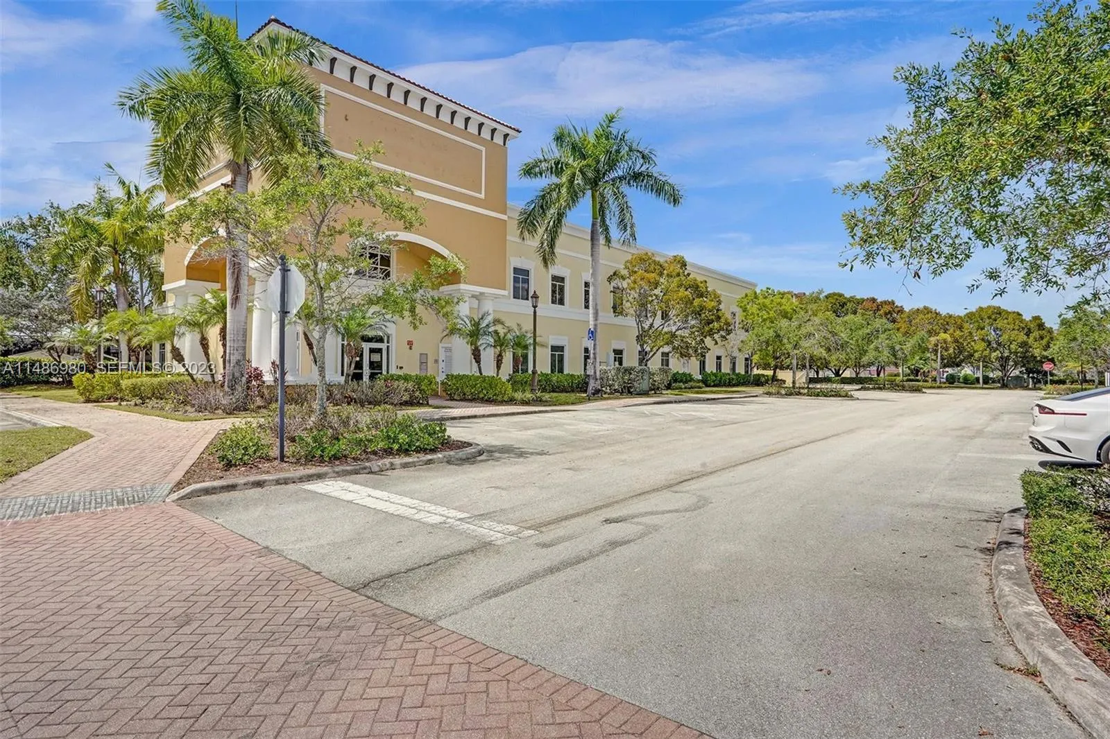 Foto de propiedad en 15620 SW 29th Street, Miramar, FL 33027 Miramar con MLS# 
