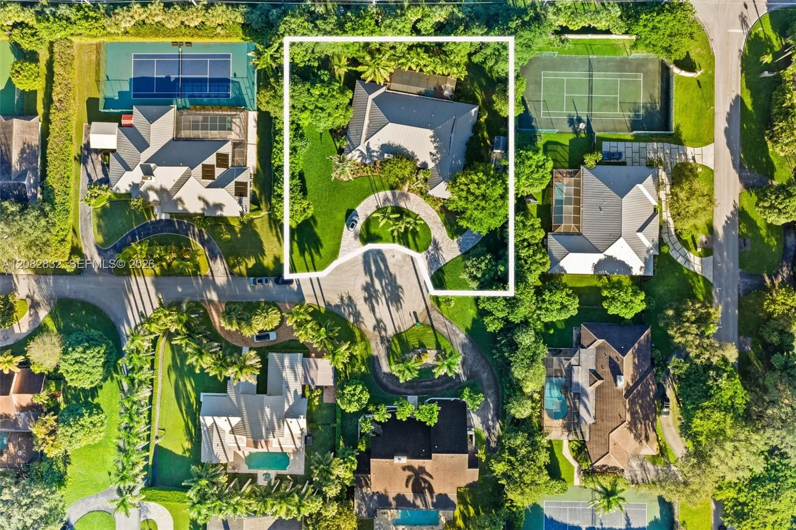 Foto de propiedad en 15625 SW 73rd Court, Palmetto Bay, FL 33157 Palmetto Bay con MLS# 