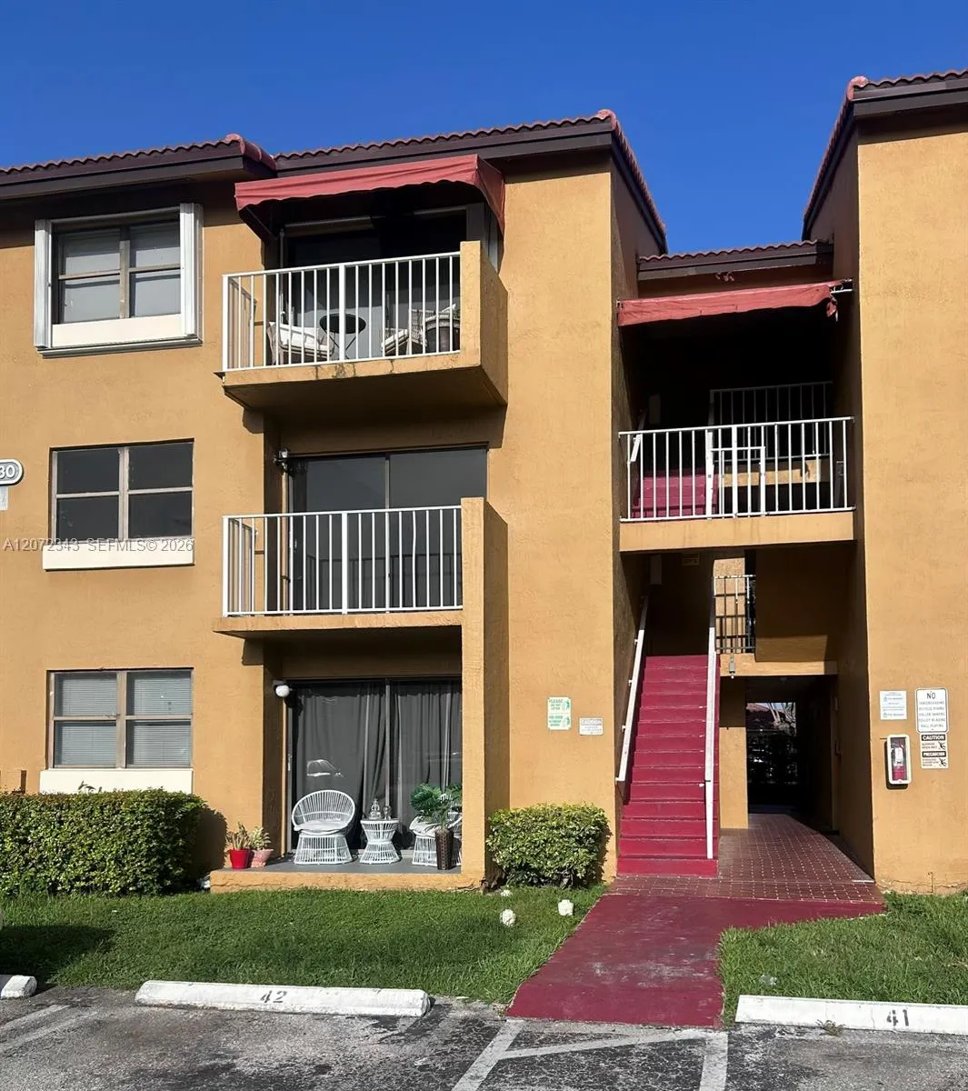 Foto de propiedad en 15630 SW 80th Street I-203, Miami, FL 33193 Miami con MLS# 