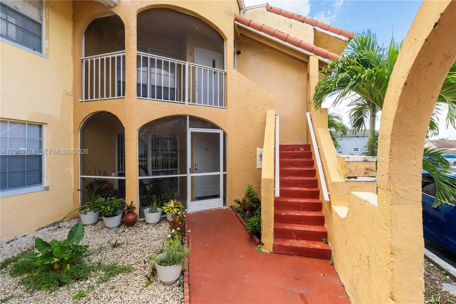 Foto de propiedad en 15635 SW 74th Cir Drive 12, Miami, FL 33193 Miami con MLS# 