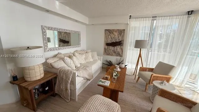 Foto de propiedad en 15645 Collins Avenue 206, Sunny Isles Beach, FL 33160 Sunny Isles Beach con MLS# 
