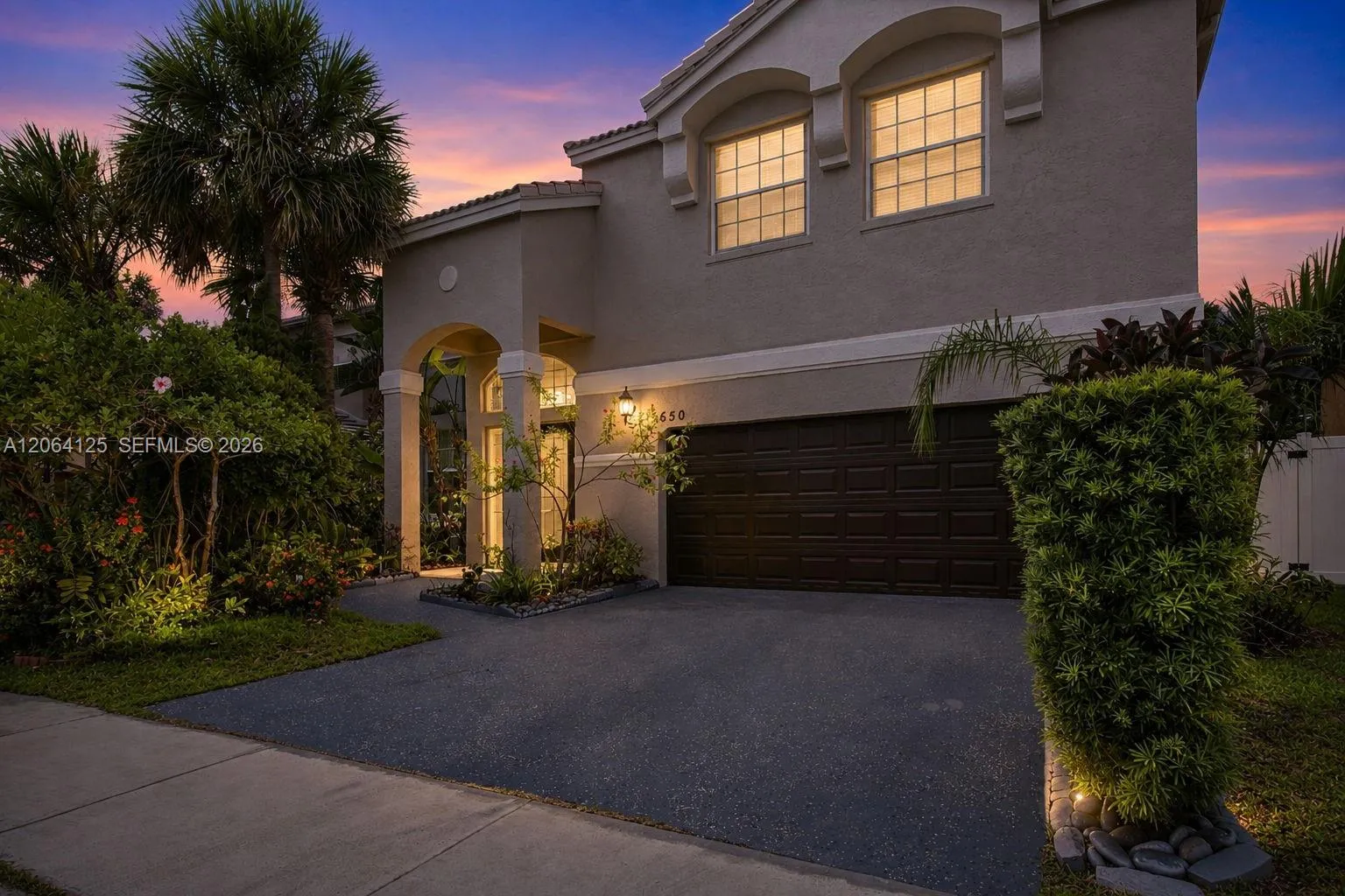 Foto de propiedad en 15650 NW 12th Court, Pembroke Pines, FL 33028 Pembroke Pines con MLS# 