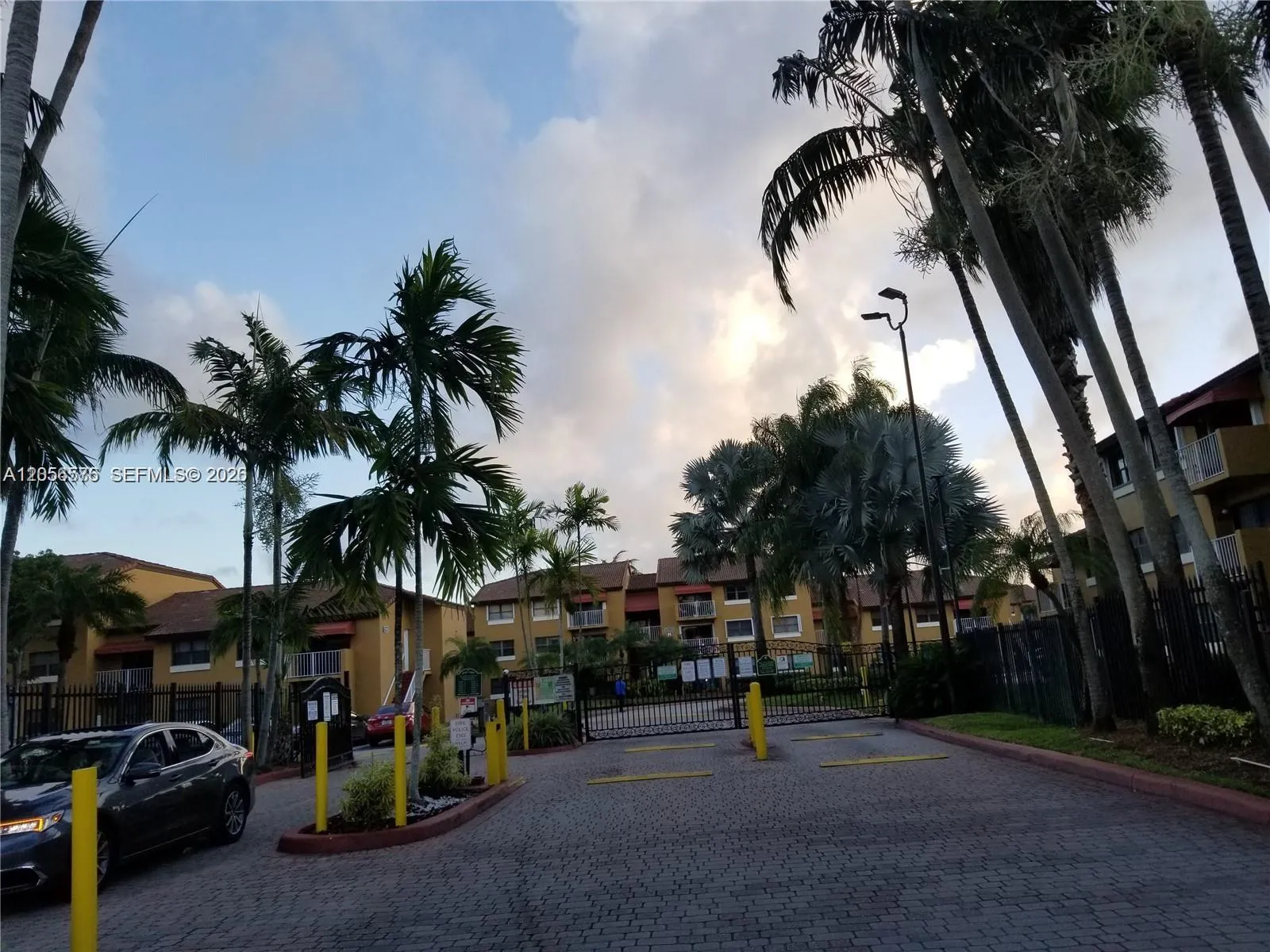 Foto de propiedad en 15650 SW 80th Street F-207, Miami, FL 33193 Miami con MLS# 