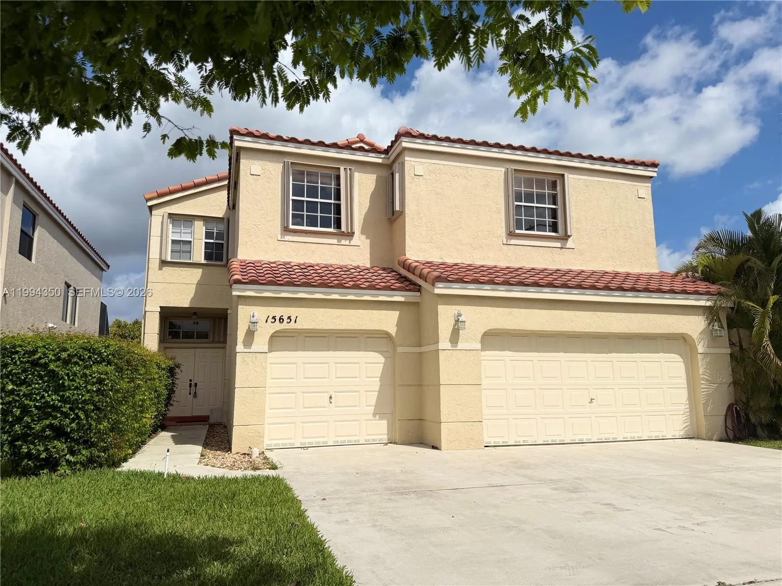Foto de propiedad en 15651 NW 14th Court, Pembroke Pines, FL 33028 Pembroke Pines con MLS# 