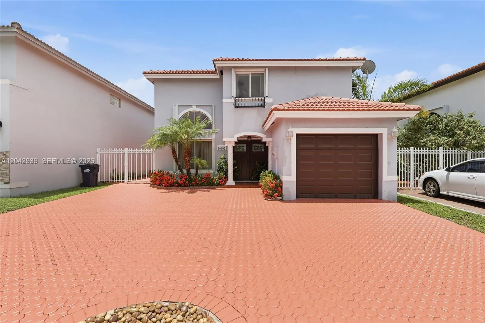 Foto de propiedad en 15652 SW 91st Lane, Miami, FL 33196 Miami con MLS# 
