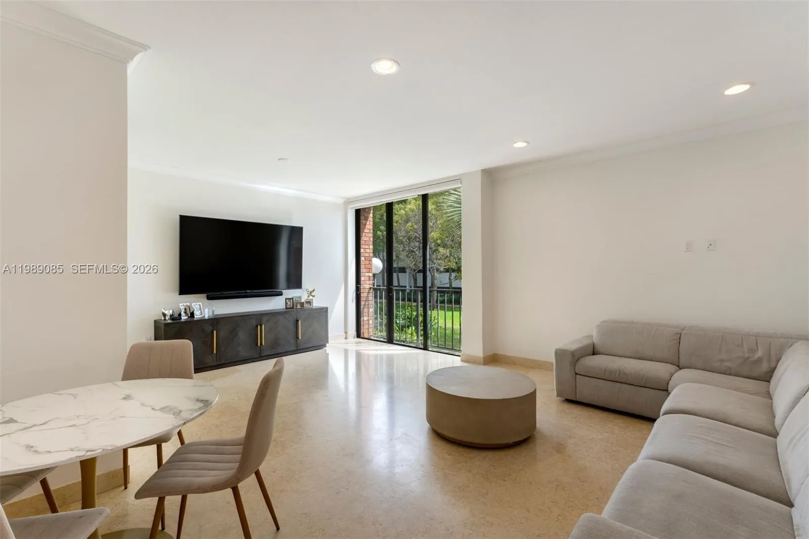 Foto de propiedad en 1566 NE Quayside Terrace D14, Miami, FL 33138 Miami con MLS# 