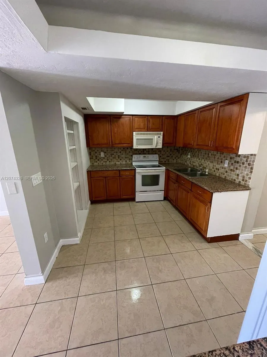 Foto de propiedad en 1567 NW 60th Avenue G, Sunrise, FL 33313 Sunrise con MLS# 