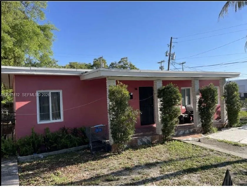 Foto de propiedad en 157 NE 64th Terrace, Miami, FL 33138 Miami con MLS# 