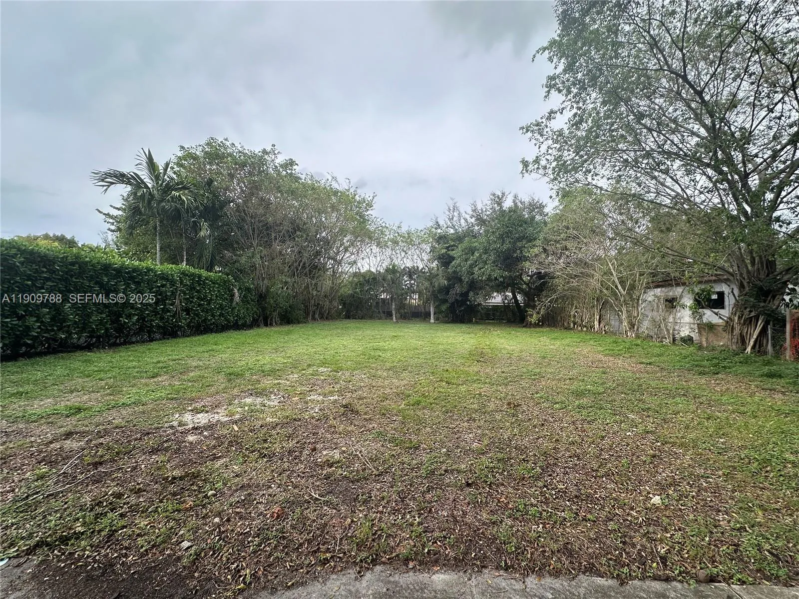 Foto de propiedad en 157 NW 104th Street, Miami Shores, FL 33150 Miami Shores con MLS# 