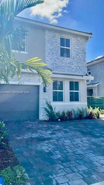 Foto de propiedad en 157 SW 170th Avenue, Pembroke Pines, FL 33027 Pembroke Pines con MLS# 