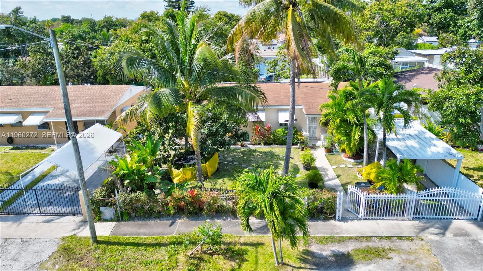 Foto de propiedad en 15700 NE 15th Place, North Miami Beach, FL 33162 North Miami Beach con MLS# 