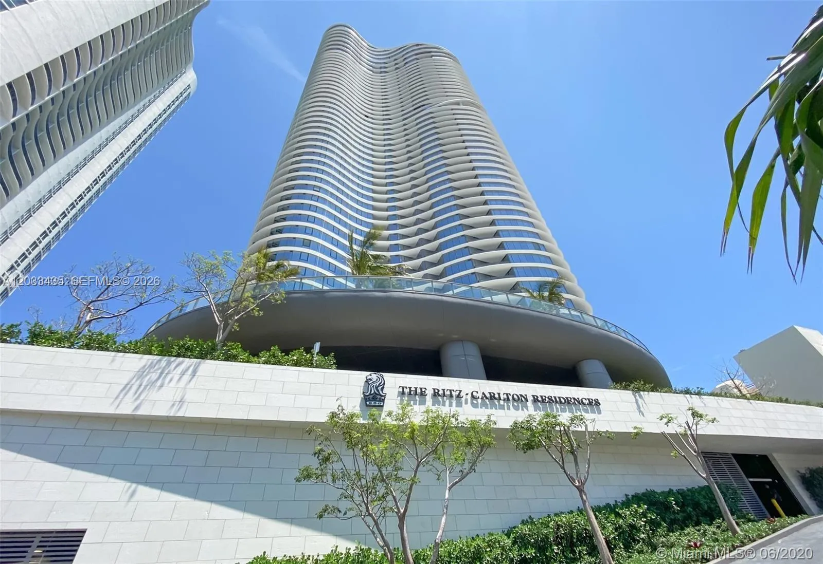 Foto de propiedad en 15701 Collins Avenue 1403, Sunny Isles Beach, FL 33160 Sunny Isles Beach con MLS# 