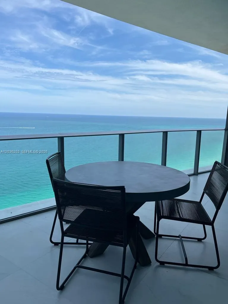 Foto de propiedad en 15701 Collins Avenue 3104, Sunny Isles Beach, FL 33160 Sunny Isles Beach con MLS# 