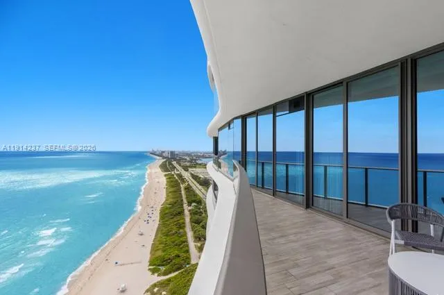 Foto de propiedad en 15701 Collins Avenue 3203, Sunny Isles Beach, FL 33160 Sunny Isles Beach con MLS# 
