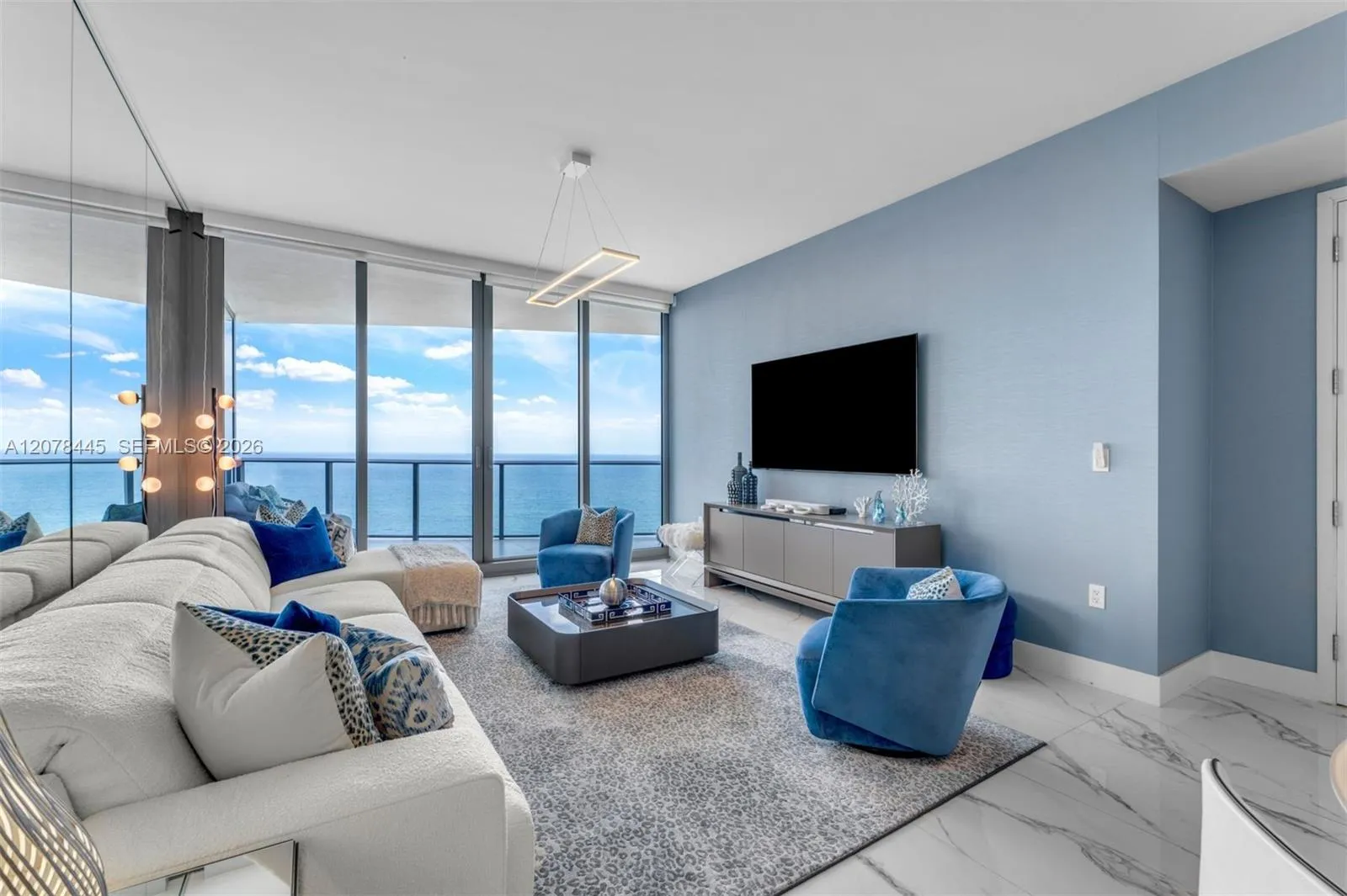 Foto de propiedad en 15701 Collins Avenue 3803, Sunny Isles Beach, FL 33160 Sunny Isles Beach con MLS# 
