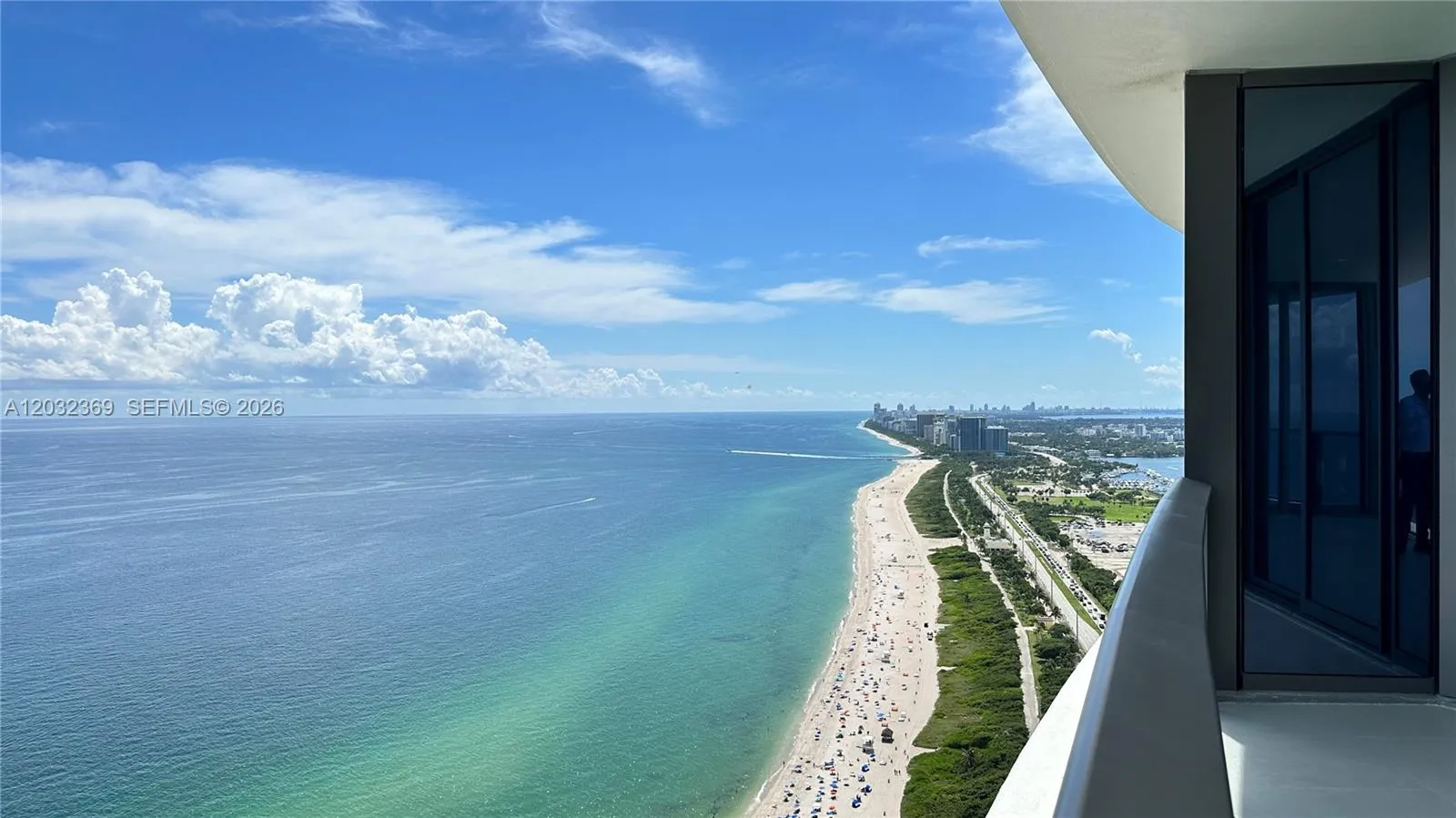 Foto de propiedad en 15701 Collins Avenue 3804, Sunny Isles Beach, FL 33160 Sunny Isles Beach con MLS# 