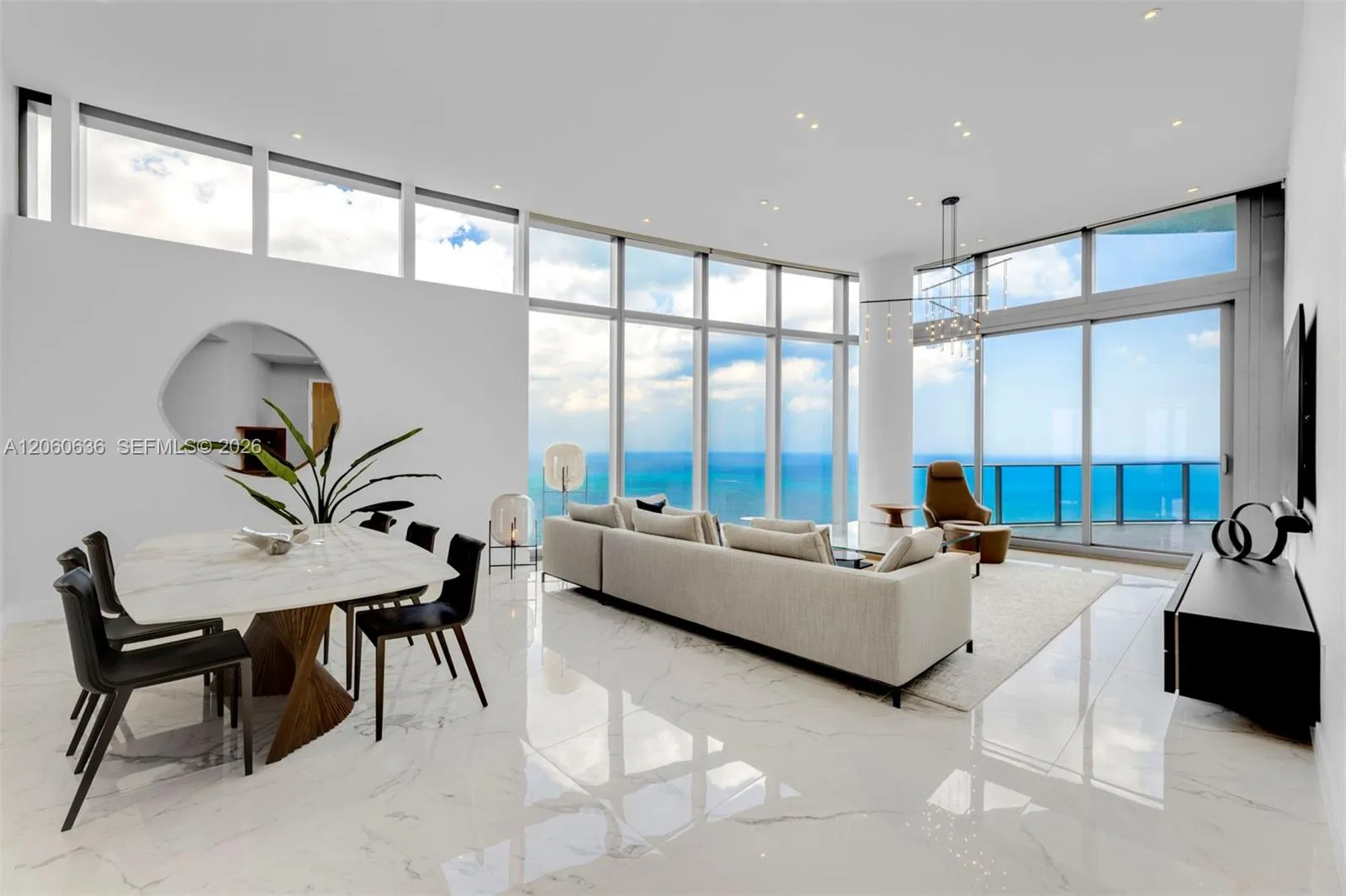 Foto de propiedad en 15701 Collins Avenue 4701, Sunny Isles Beach, FL 33160 Sunny Isles Beach con MLS# 