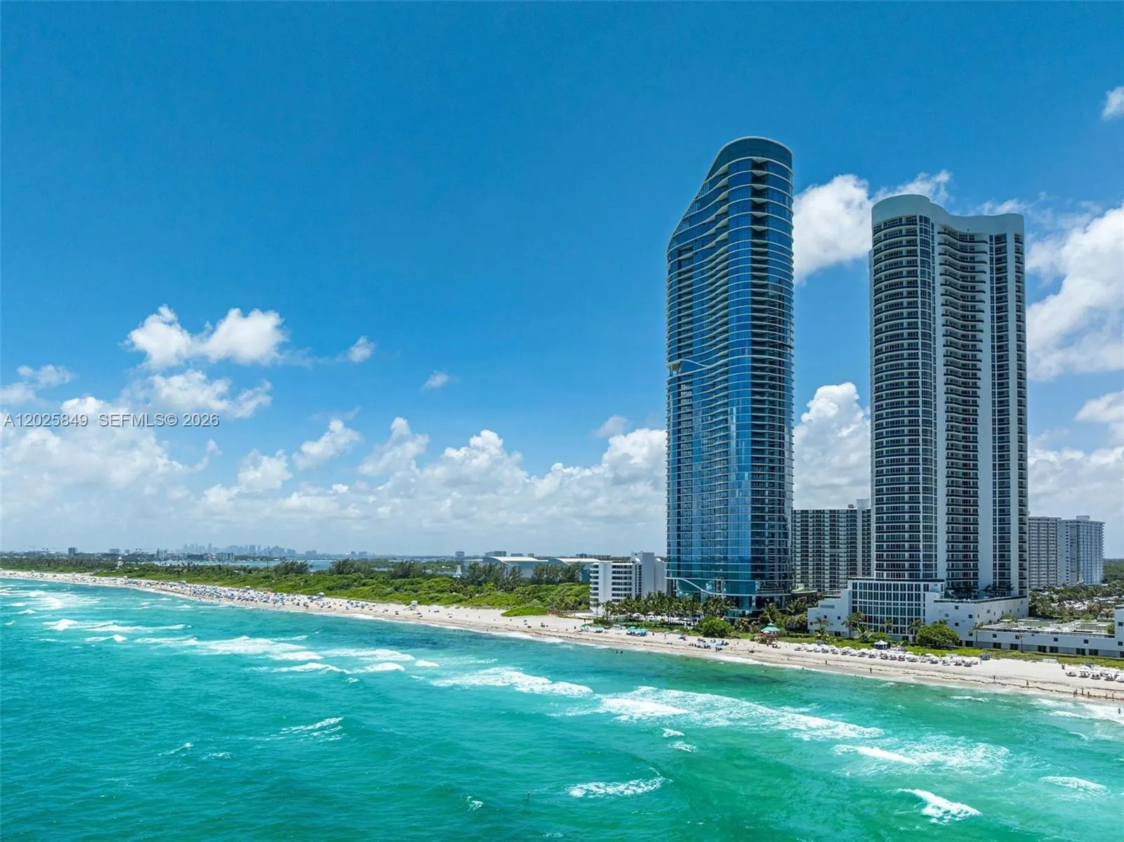 Foto de propiedad en 15701 Collins Avenue 802, Sunny Isles Beach, FL 33160 Sunny Isles Beach con MLS# 