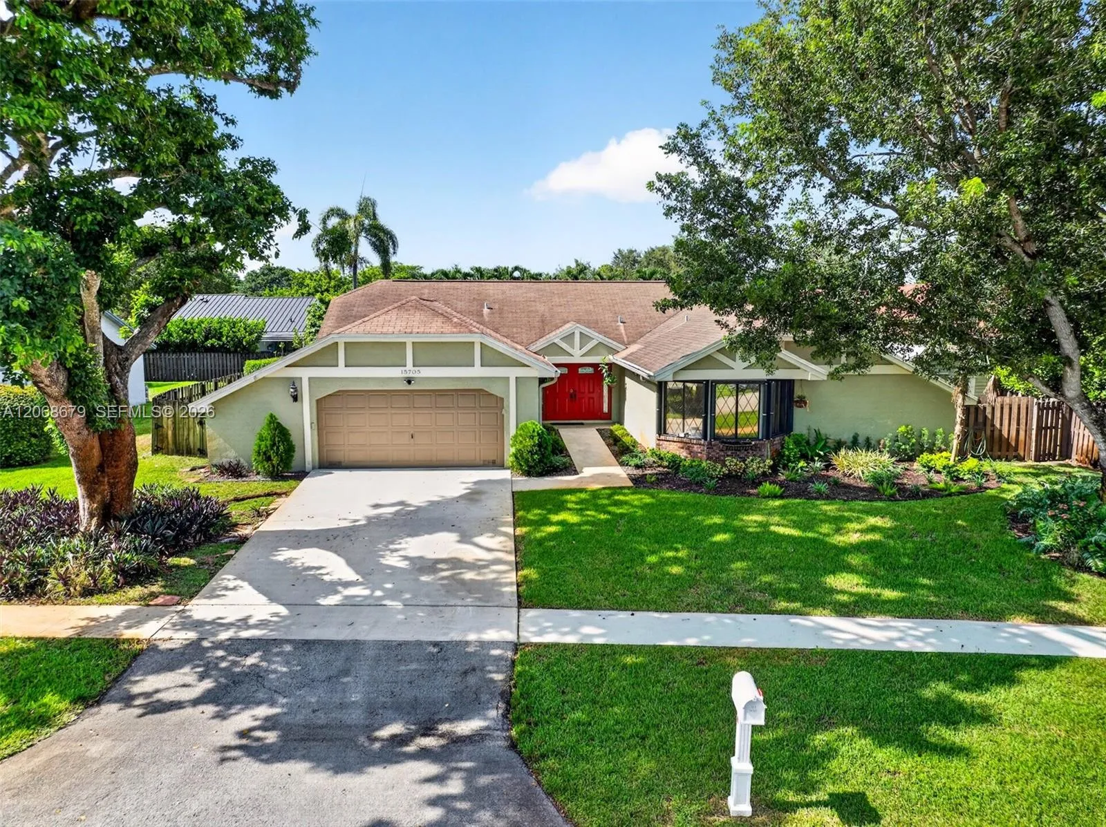 Foto de propiedad en 15705 SW 7th Place, Sunrise, FL 33326 Sunrise con MLS# 