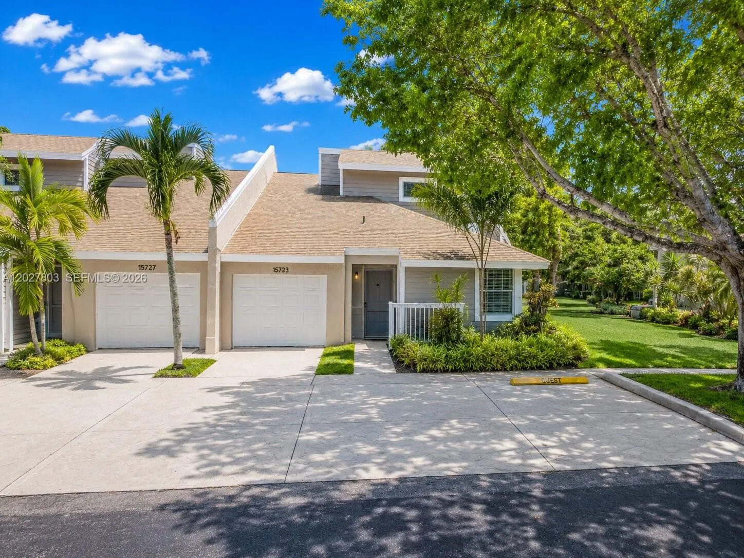 Foto de propiedad en 15723 Woodgate Place E, Sunrise, FL 33326 Sunrise con MLS# 