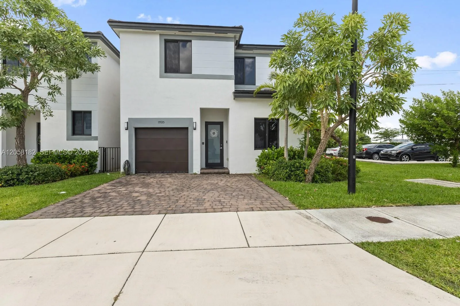Foto de propiedad en 15725 SW 136th Terrace, Miami, FL 33196 Miami con MLS# 