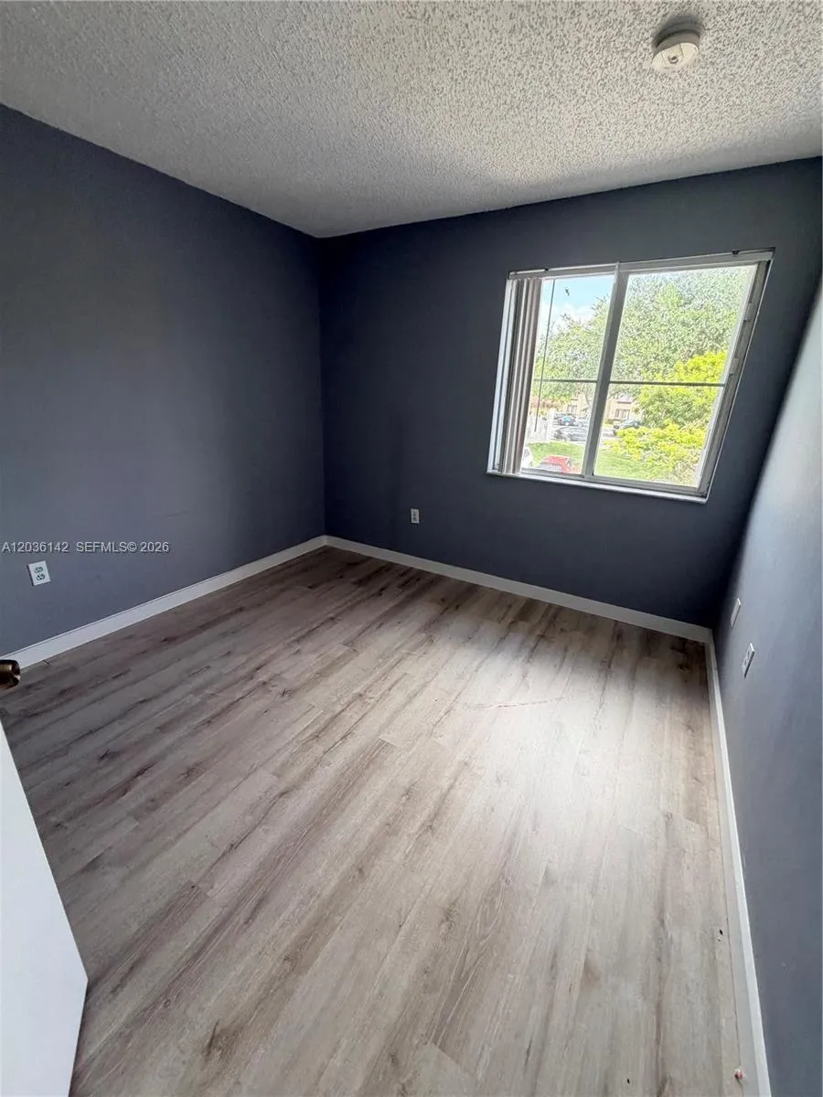 Foto de propiedad en 15741 SW 137th Avenue 204, Miami, FL 33177 Miami con MLS# 