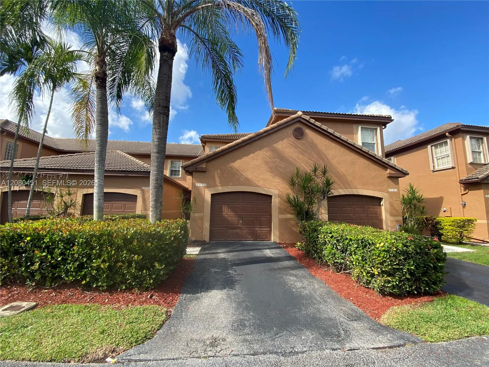 Foto de propiedad en 1575 Veracruz Lane, Weston, FL 33327 Weston con MLS# 