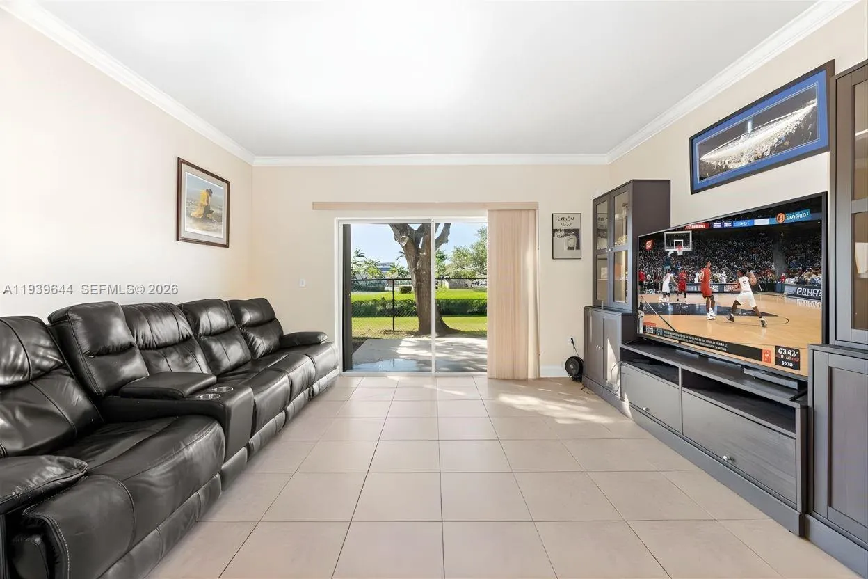 Vendido 15750 SW 92nd Avenue 21C, Palmetto Bay, FL 33157, Palmetto Bay, FL 33157