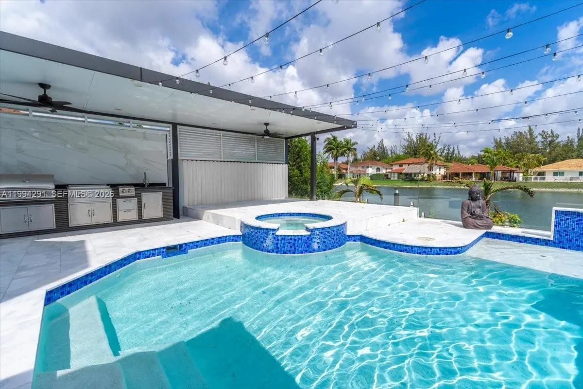 Vendido 15763 SW 43rd Street, Miami, FL 33185, Miami, FL 33185