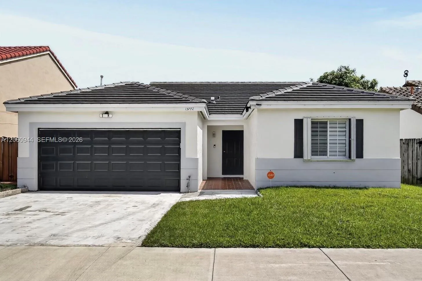 Foto de propiedad en 15772 SW 74th Lane, Miami, FL 33193 Miami con MLS# 