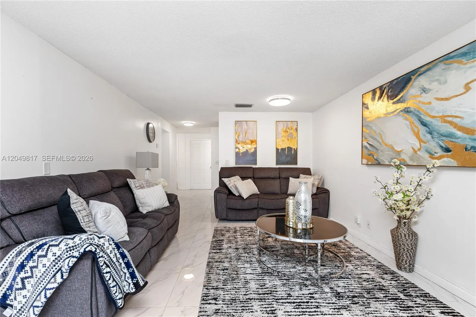 Foto de propiedad en 1580 NW 93rd Avenue 300, Pembroke Pines, FL 33024 Pembroke Pines con MLS# 