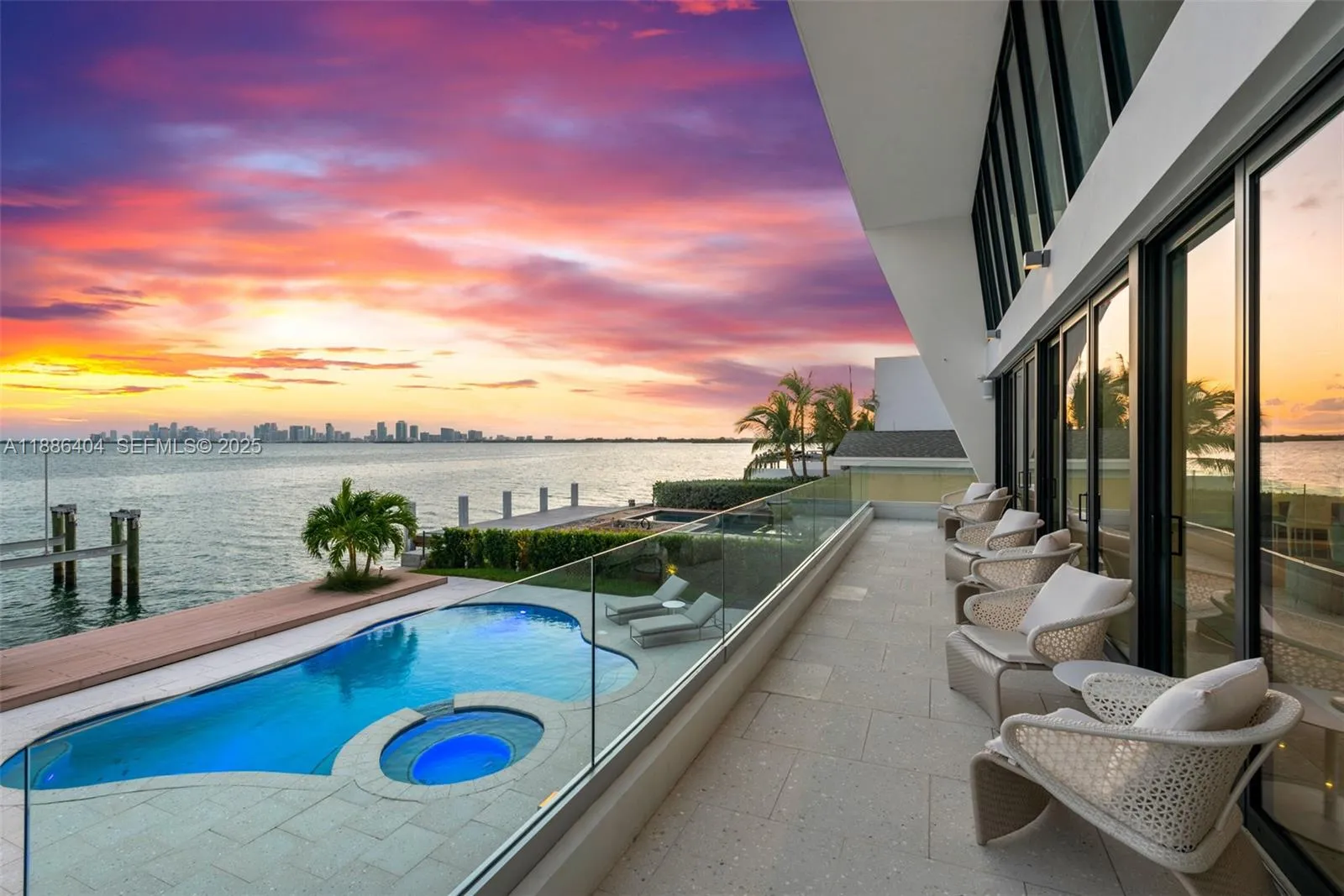 Foto de propiedad en 1580 S Treasure Drive, North Bay Village, FL 33141 North Bay Village con MLS# 