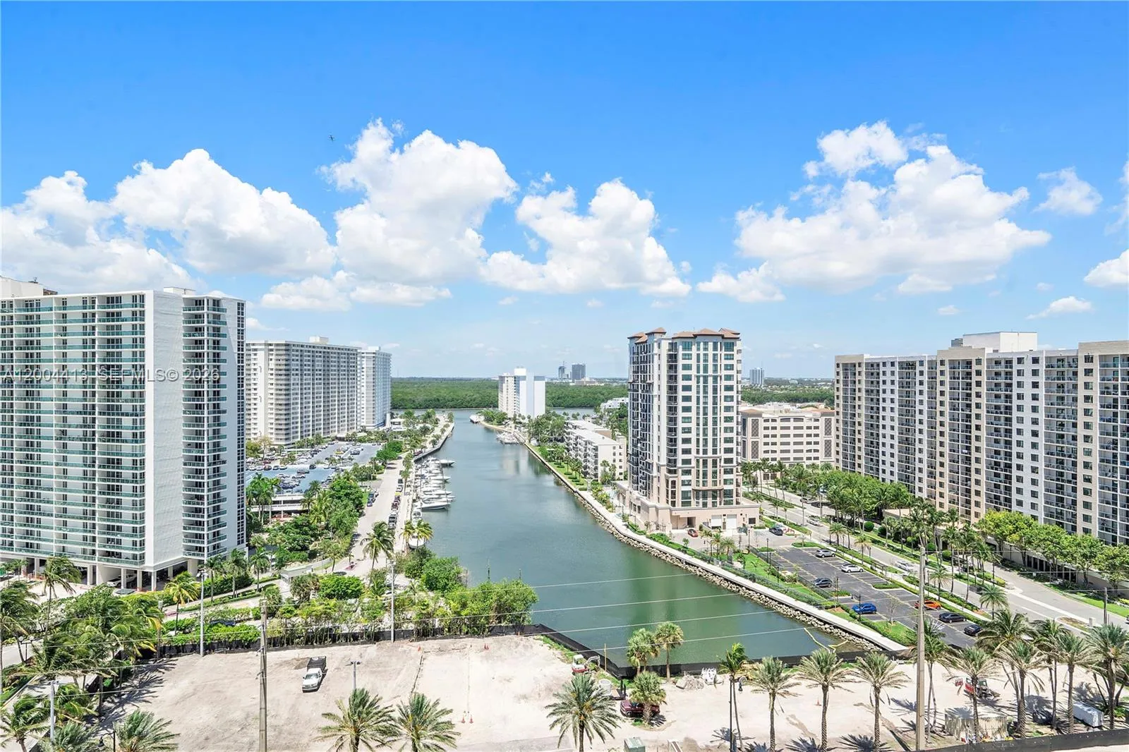 Foto de propiedad en 15811 Collins Avenue 1205, Sunny Isles Beach, FL 33160 Sunny Isles Beach con MLS# 