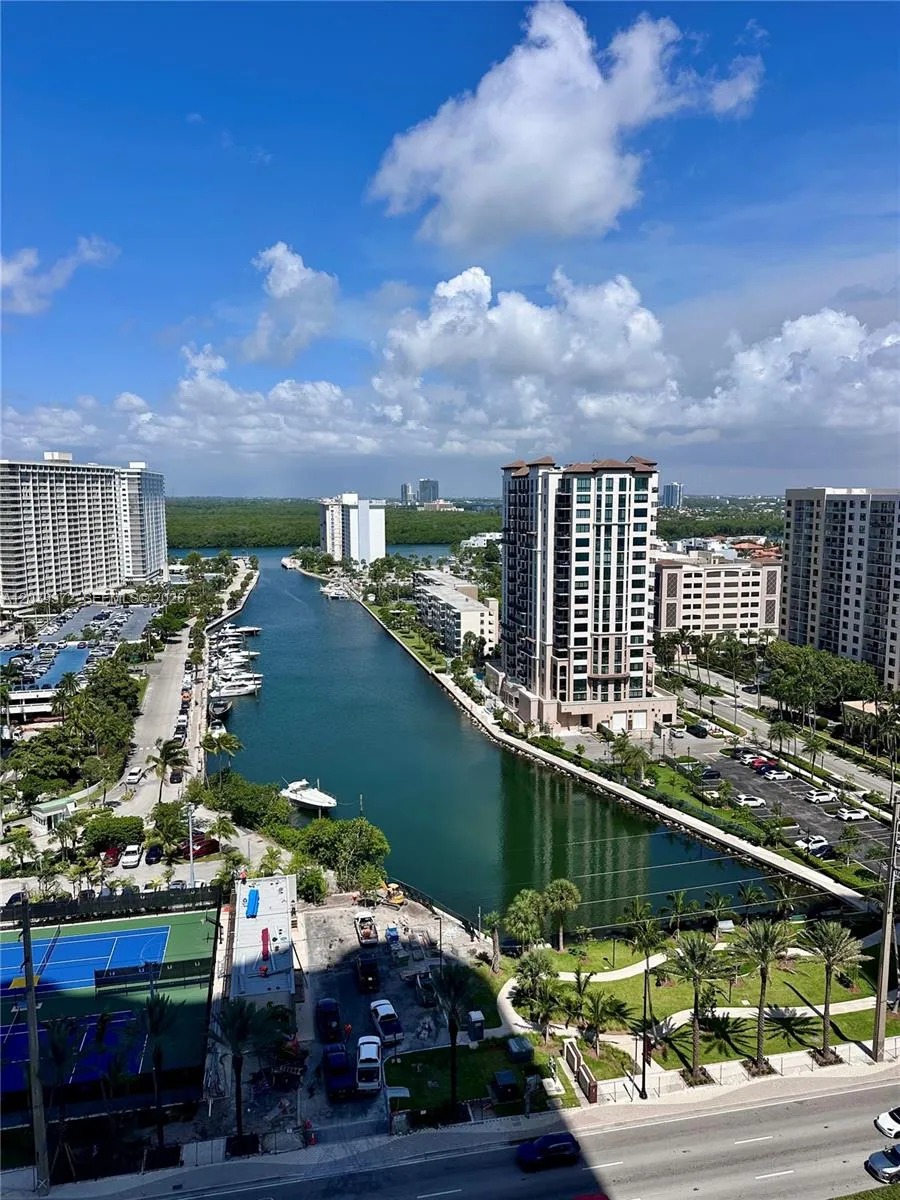 Foto de propiedad en 15811 Collins Avenue 1505, Sunny Isles Beach, FL 33160 Sunny Isles Beach con MLS# 