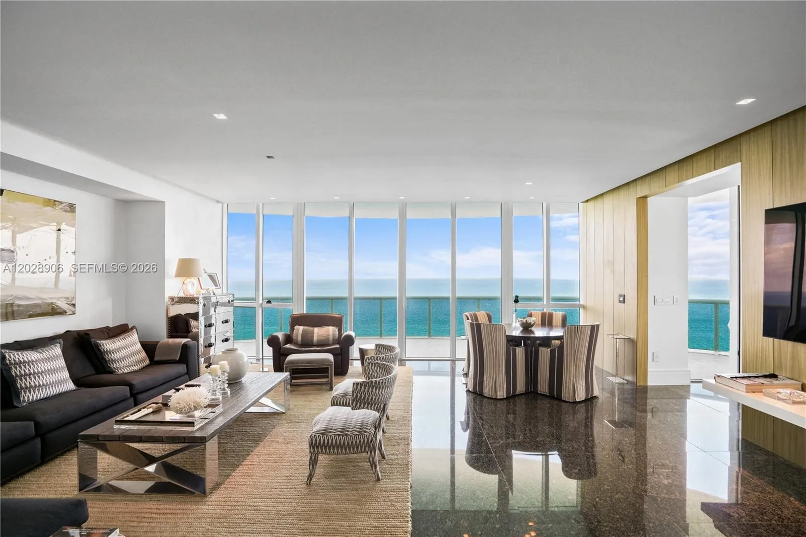 Foto de propiedad en 15811 Collins Avenue 2601, Sunny Isles Beach, FL 33160 Sunny Isles Beach con MLS# 