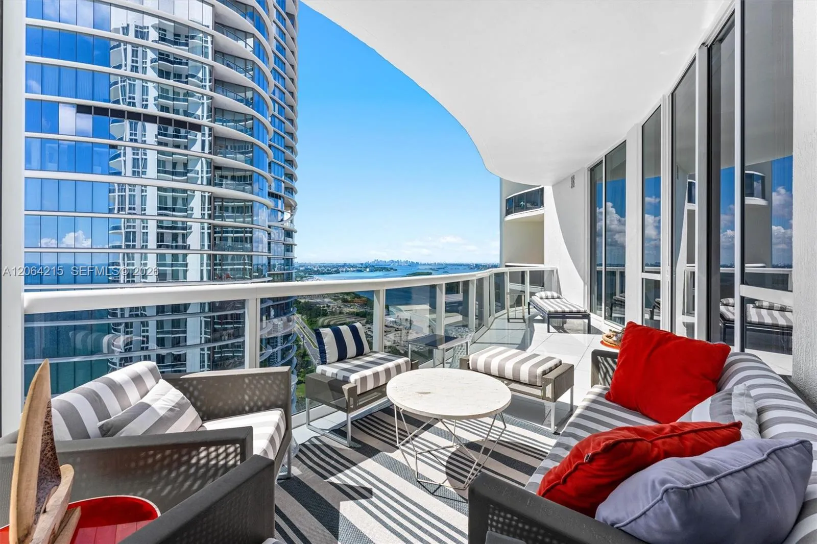 Foto de propiedad en 15811 Collins Avenue 3107, Sunny Isles Beach, FL 33160 Sunny Isles Beach con MLS# 