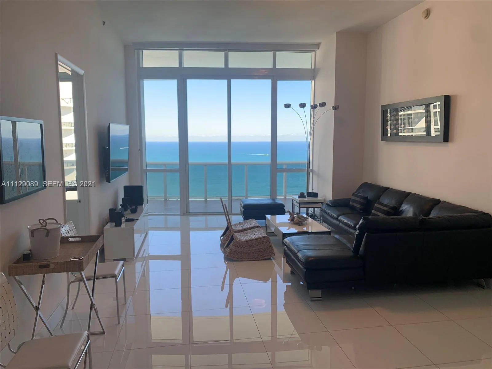 Foto de propiedad en 15811 Collins Avenue 4203, Sunny Isles Beach, FL 33160 Sunny Isles Beach con MLS# 