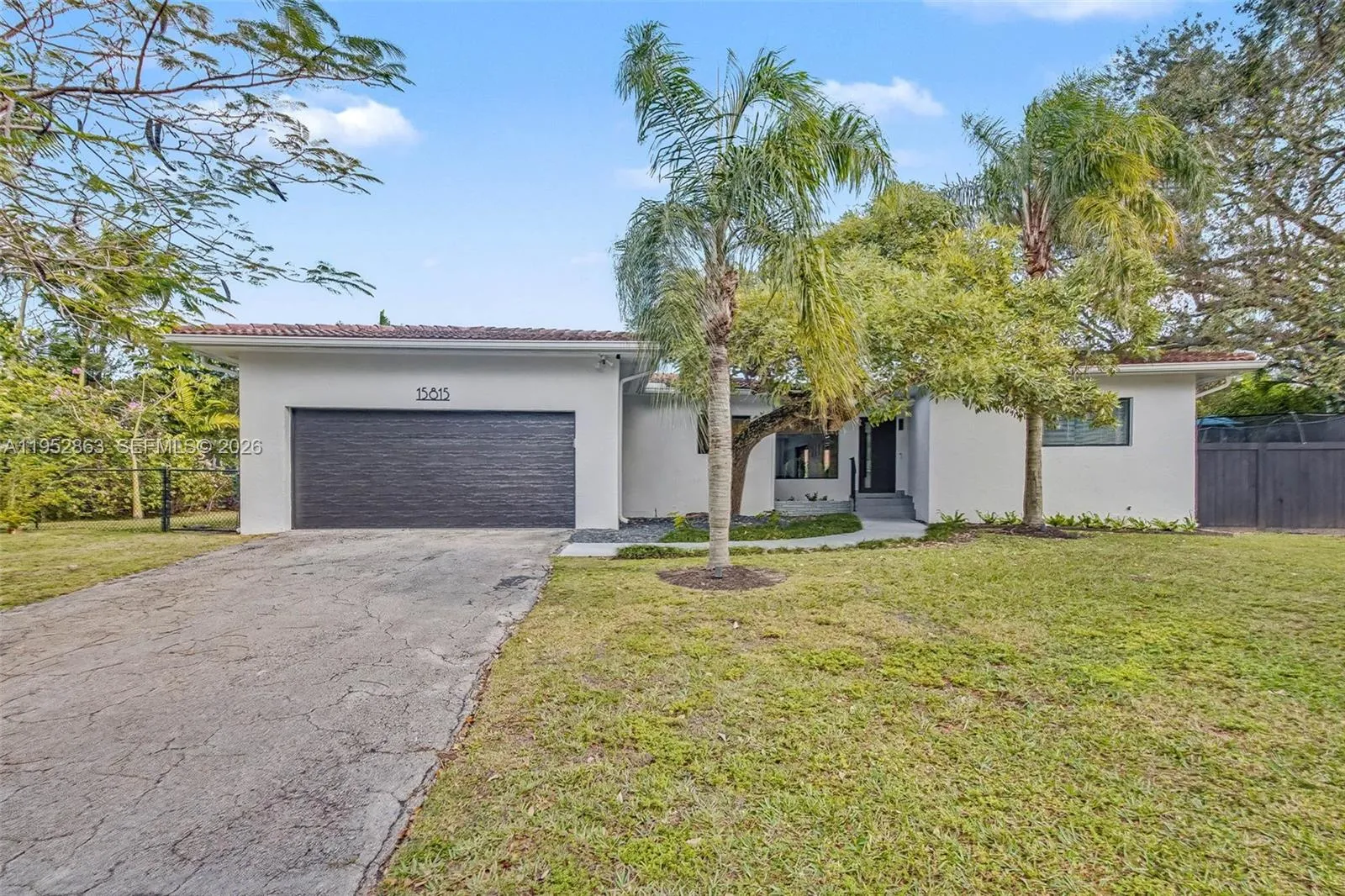 Foto de propiedad en 15815 SW 85th Avenue, Palmetto Bay, FL 33157 Palmetto Bay con MLS# 