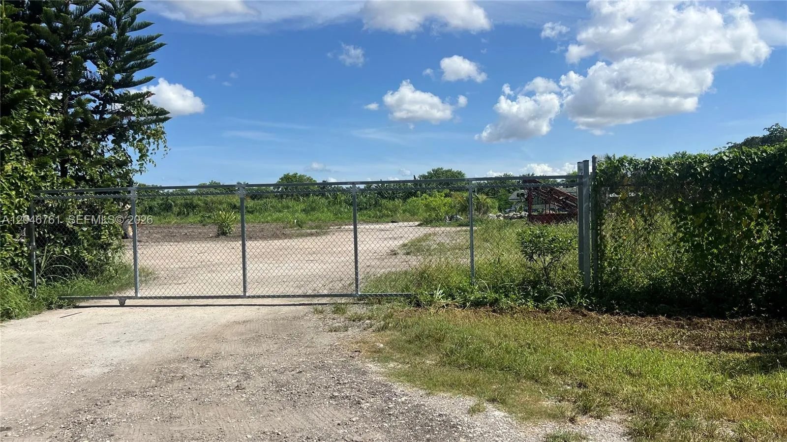 Foto de propiedad en 15820 SW 209th Avenue, Miami, FL 33187 Miami con MLS# 